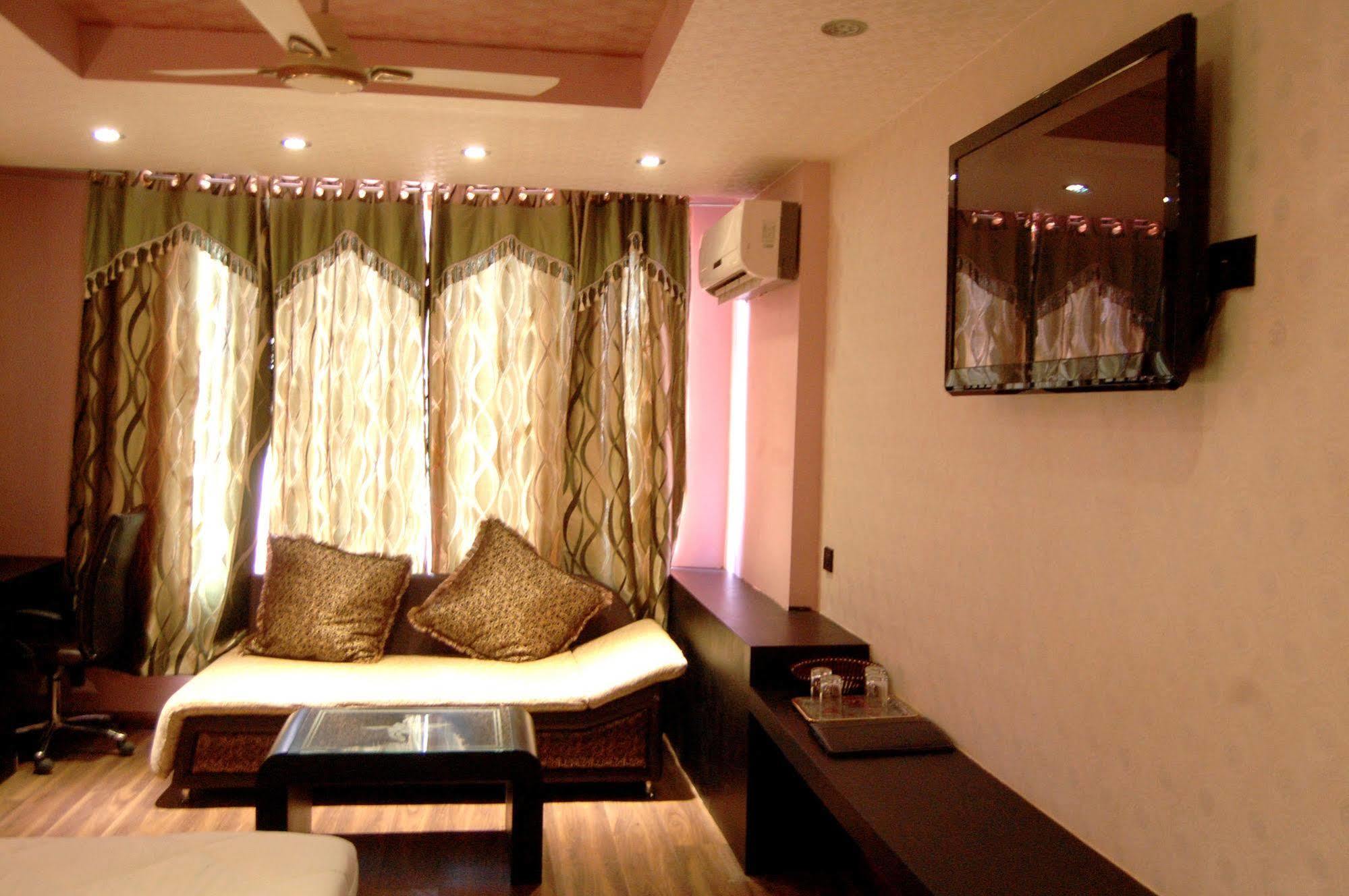 Oaktel Hotel Grand Shiva Near Ganga Ghat Haridwār Esterno foto